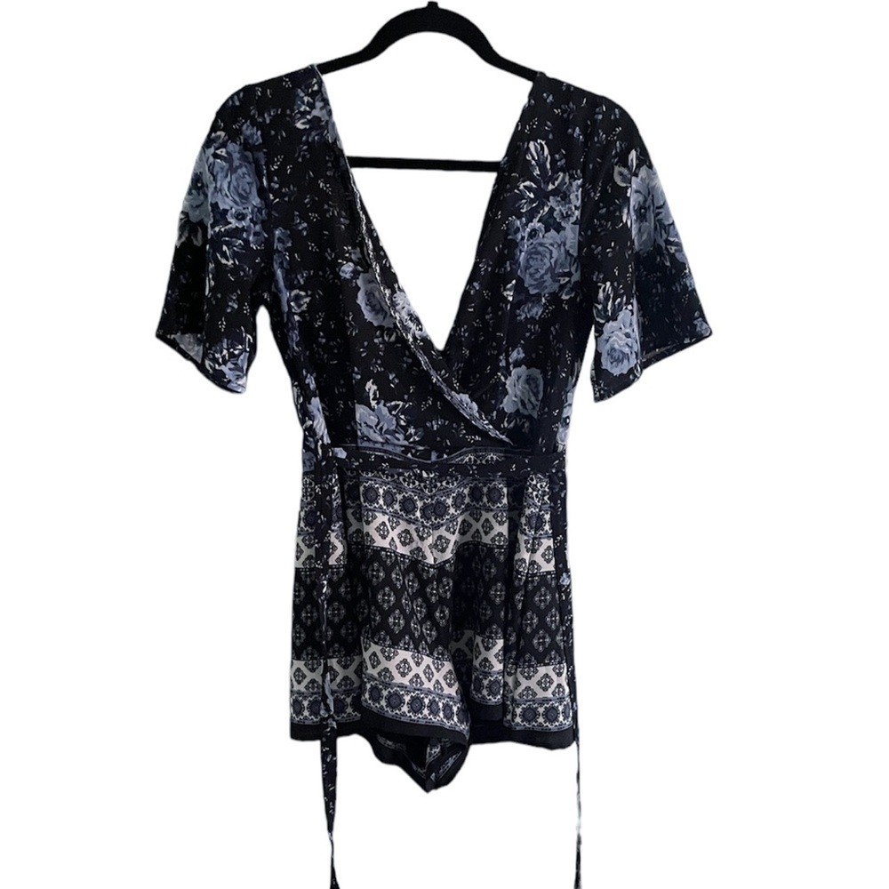 Francesca’s Floral Print Tie Waist Romper Women’s Size XXS